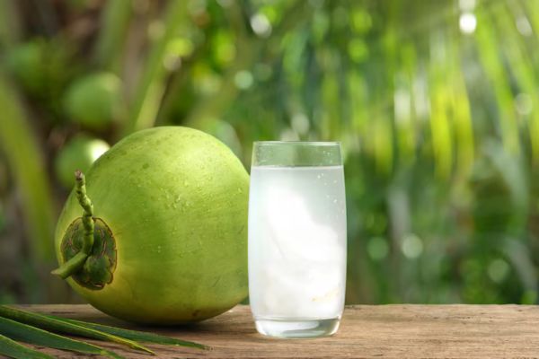 हरा नारियल पानी पीने के फायदे skin ke liye